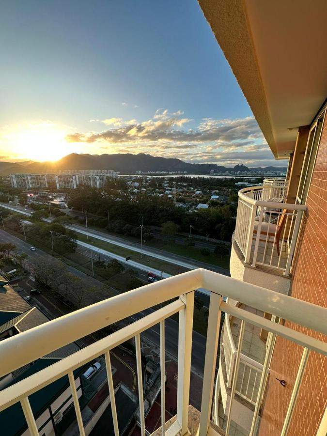 Flat Com Vista Panoramica -15- Na Barra Da Tijuca - Estacionamento Gratuito - Frigobar - Ar Condicionado - Piscina - Academia - Balsa Para Praia Gratis - Varanda - Vista Parcial Mar E Lagoa Rio de Janeiro Kültér fotó