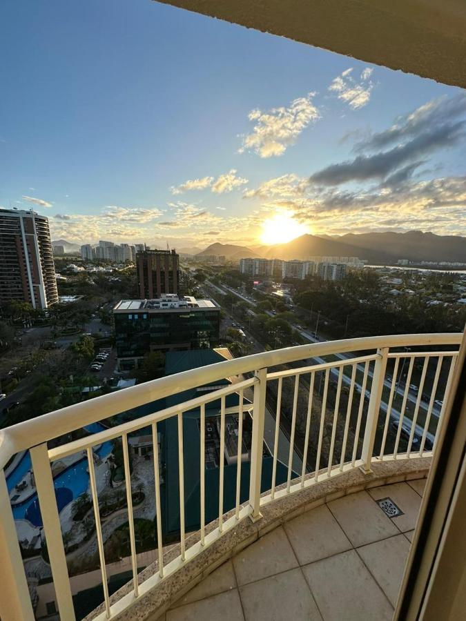 Flat Com Vista Panoramica -15- Na Barra Da Tijuca - Estacionamento Gratuito - Frigobar - Ar Condicionado - Piscina - Academia - Balsa Para Praia Gratis - Varanda - Vista Parcial Mar E Lagoa Rio de Janeiro Kültér fotó