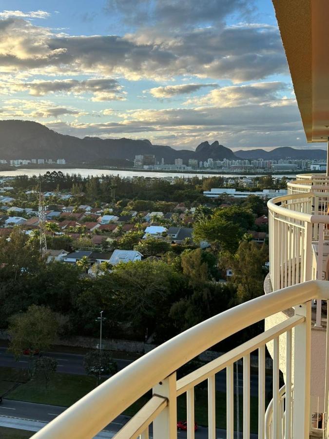 Flat Com Vista Panoramica -15- Na Barra Da Tijuca - Estacionamento Gratuito - Frigobar - Ar Condicionado - Piscina - Academia - Balsa Para Praia Gratis - Varanda - Vista Parcial Mar E Lagoa Rio de Janeiro Kültér fotó