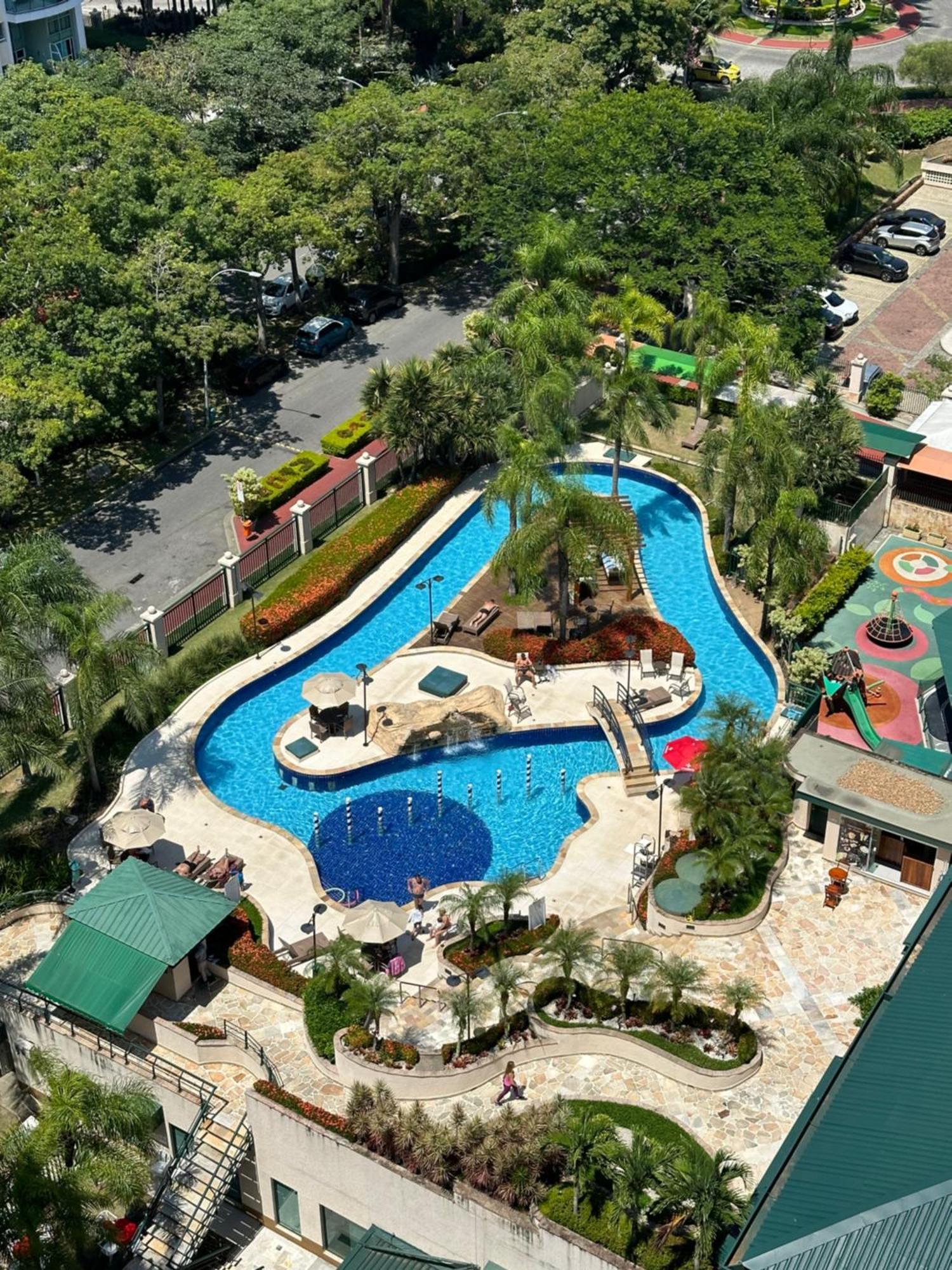 Flat Com Vista Panoramica -15- Na Barra Da Tijuca - Estacionamento Gratuito - Frigobar - Ar Condicionado - Piscina - Academia - Balsa Para Praia Gratis - Varanda - Vista Parcial Mar E Lagoa Rio de Janeiro Kültér fotó