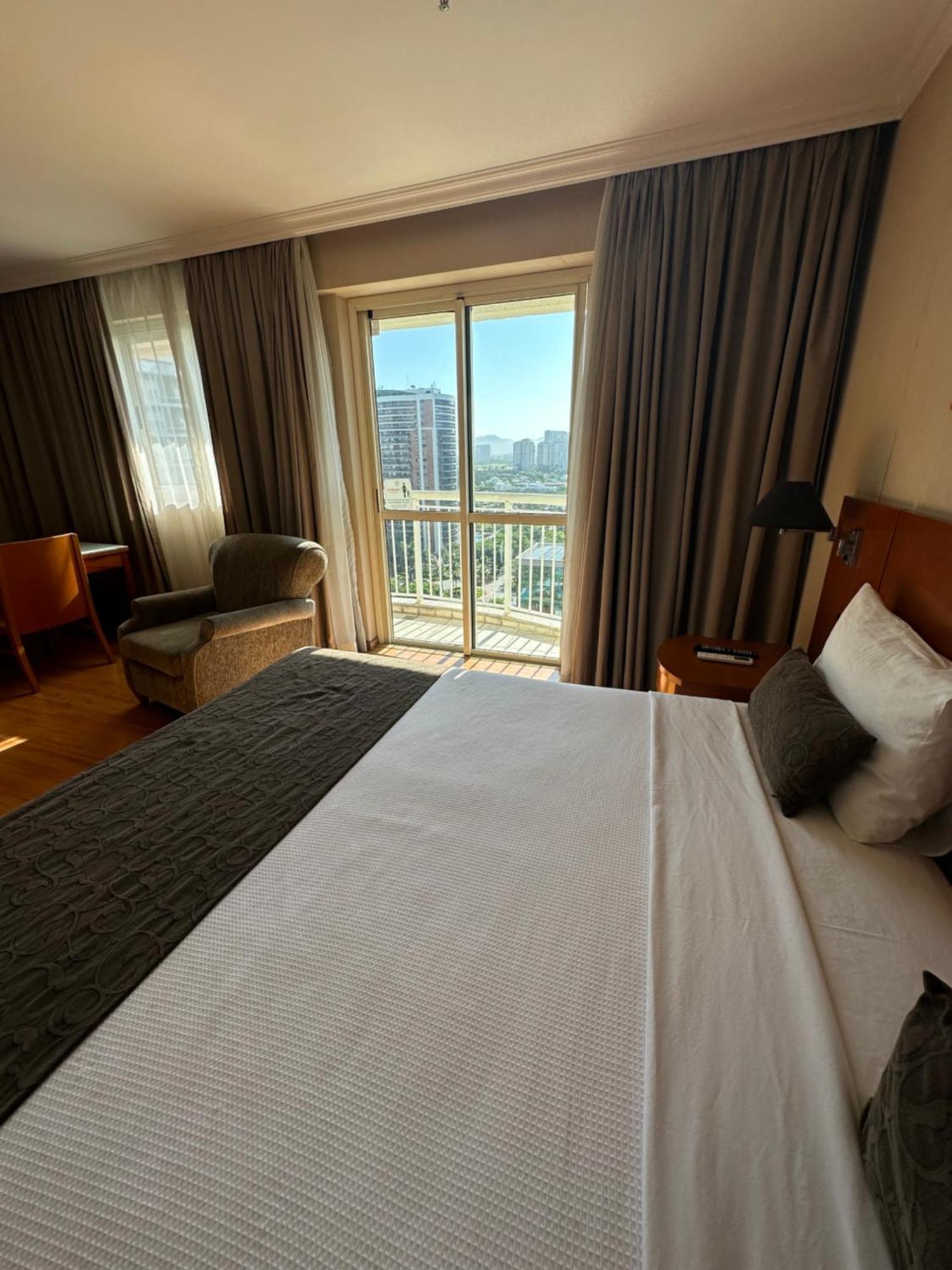 Flat Com Vista Panoramica -15- Na Barra Da Tijuca - Estacionamento Gratuito - Frigobar - Ar Condicionado - Piscina - Academia - Balsa Para Praia Gratis - Varanda - Vista Parcial Mar E Lagoa Rio de Janeiro Kültér fotó