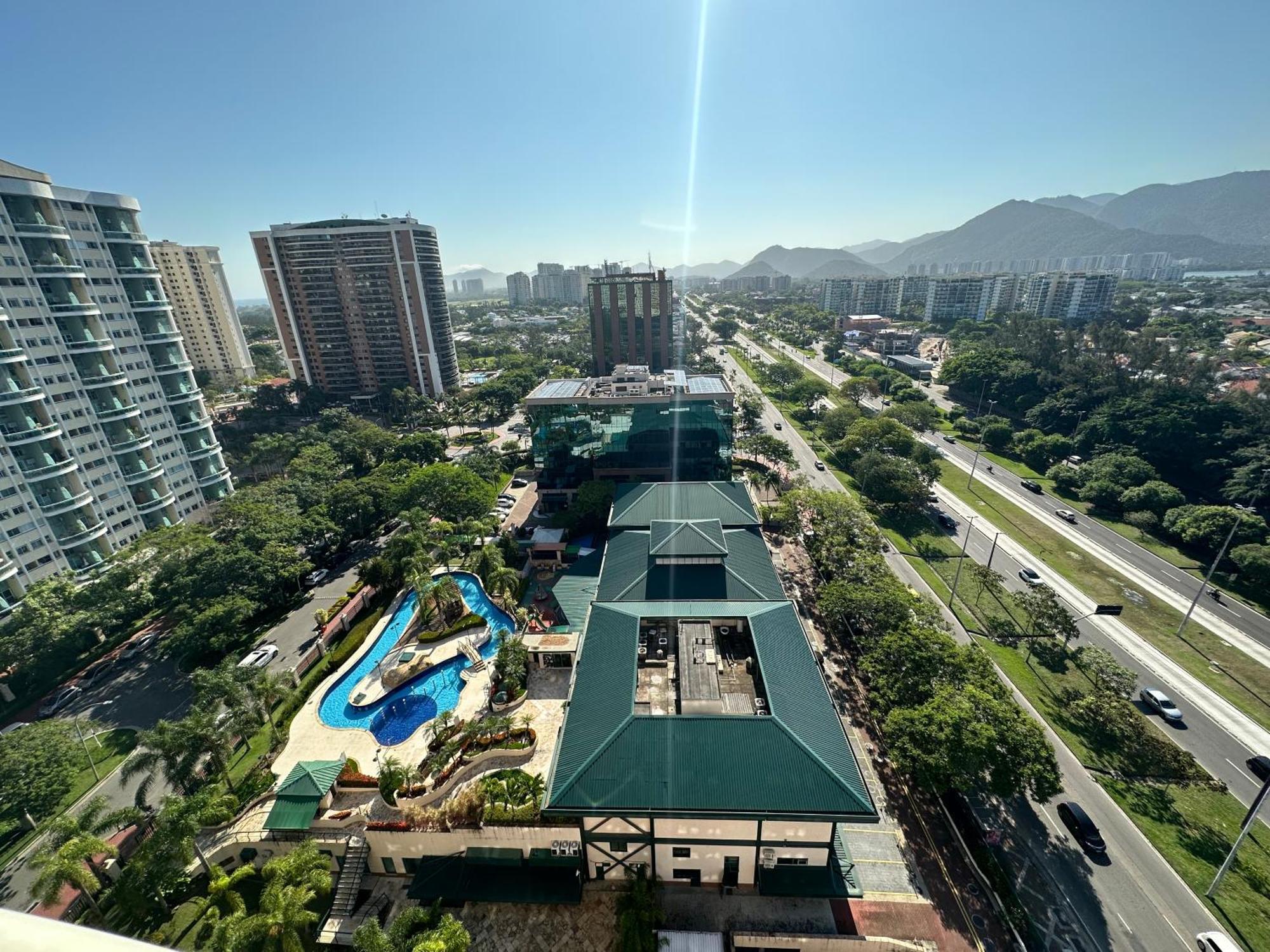 Flat Com Vista Panoramica -15- Na Barra Da Tijuca - Estacionamento Gratuito - Frigobar - Ar Condicionado - Piscina - Academia - Balsa Para Praia Gratis - Varanda - Vista Parcial Mar E Lagoa Rio de Janeiro Kültér fotó
