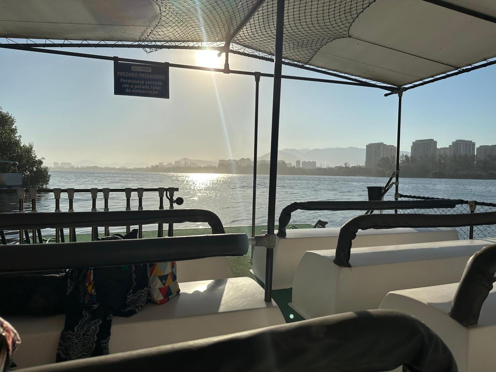 Flat Com Vista Panoramica -15- Na Barra Da Tijuca - Estacionamento Gratuito - Frigobar - Ar Condicionado - Piscina - Academia - Balsa Para Praia Gratis - Varanda - Vista Parcial Mar E Lagoa Rio de Janeiro Kültér fotó