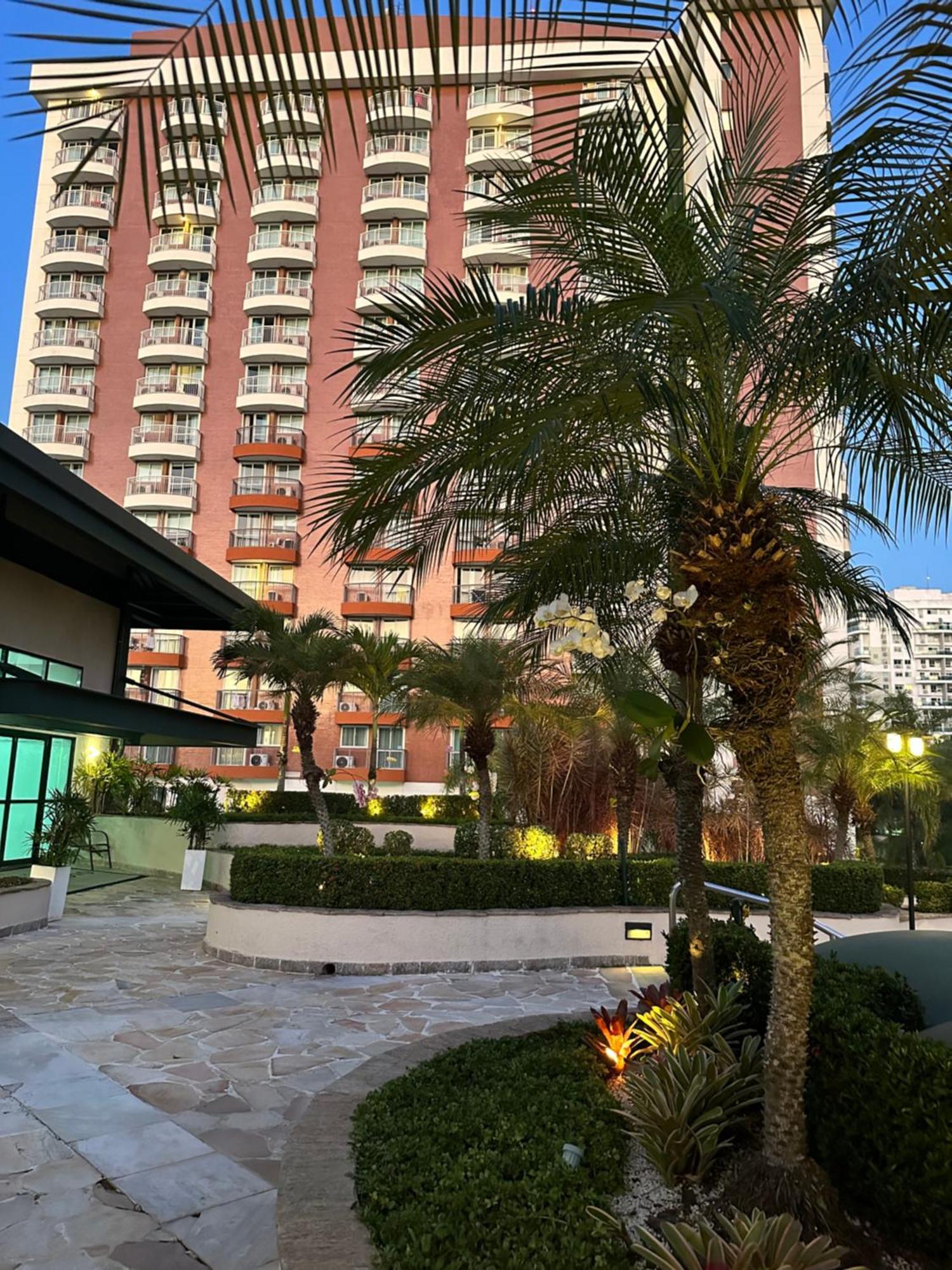 Flat Com Vista Panoramica -15- Na Barra Da Tijuca - Estacionamento Gratuito - Frigobar - Ar Condicionado - Piscina - Academia - Balsa Para Praia Gratis - Varanda - Vista Parcial Mar E Lagoa Rio de Janeiro Kültér fotó