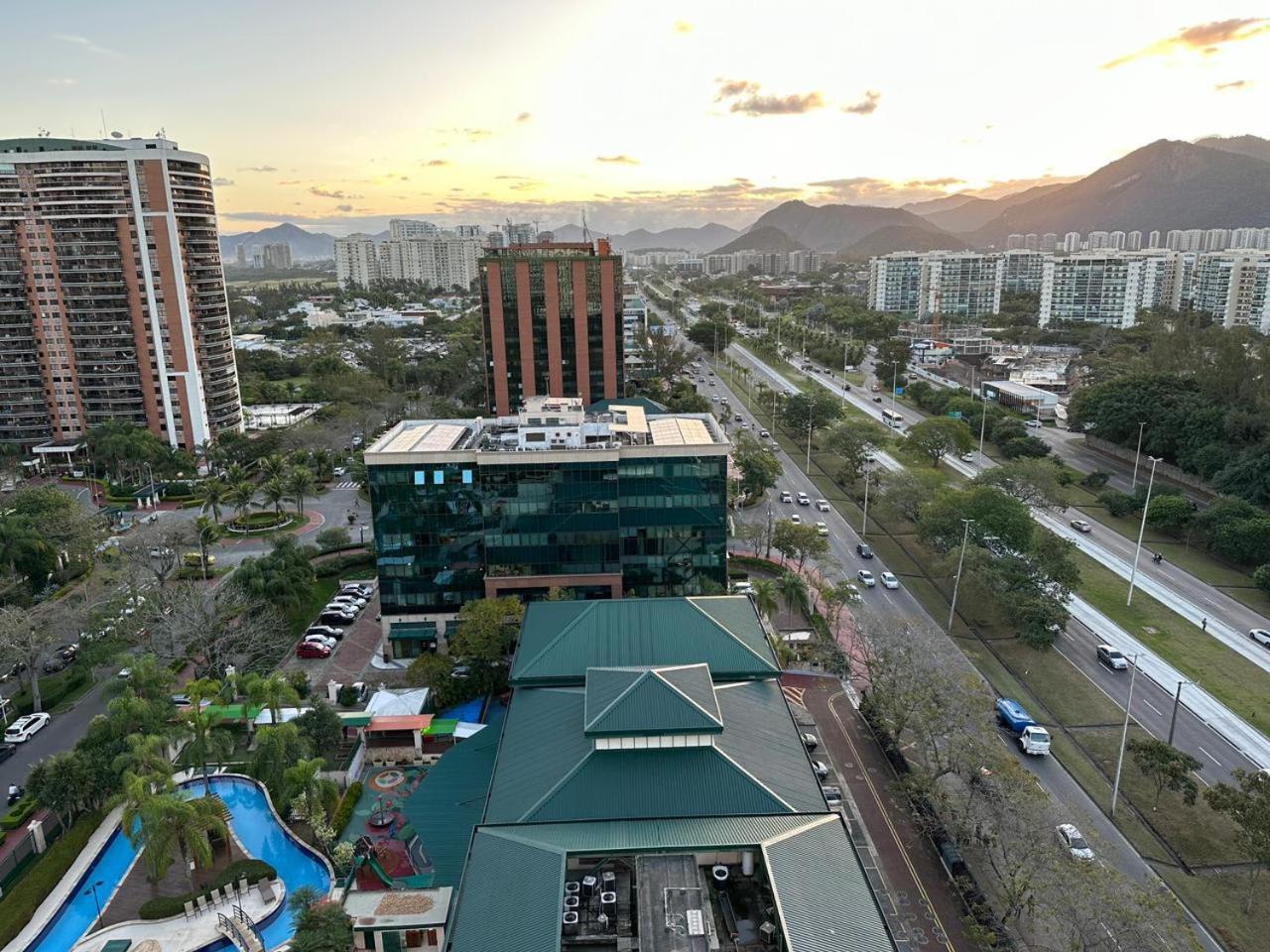 Flat Com Vista Panoramica -15- Na Barra Da Tijuca - Estacionamento Gratuito - Frigobar - Ar Condicionado - Piscina - Academia - Balsa Para Praia Gratis - Varanda - Vista Parcial Mar E Lagoa Rio de Janeiro Kültér fotó